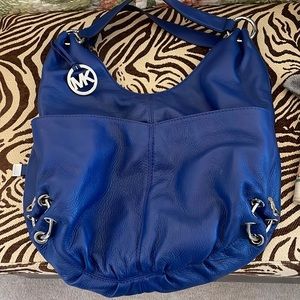 Beautiful Michael Kors leather bag. Gorgeous color and lightly used.